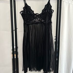 🖤 Black Lace Sleep Tank – Flowy & Feminine